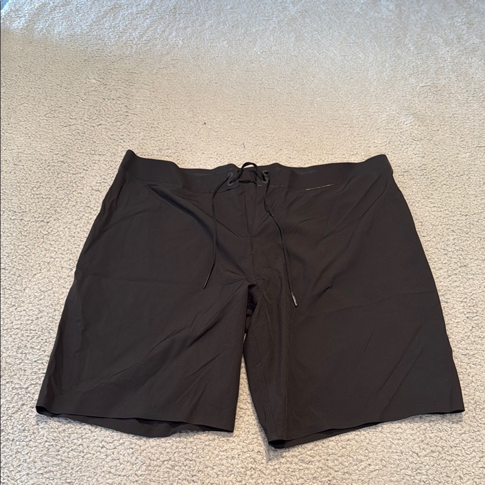 Vuori Knox Boardshort Men's Boardshorts Men's Black Swim Shorts Size 38